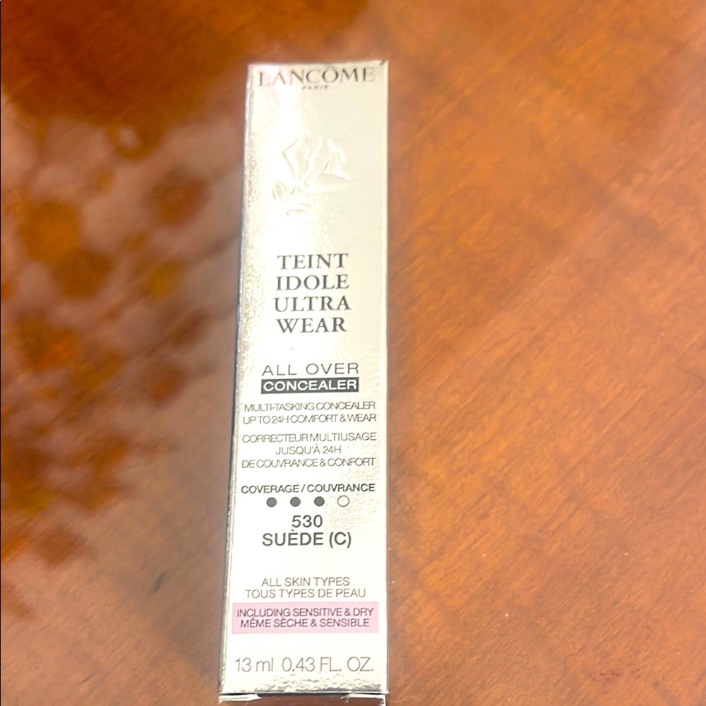 Lancôme brand new LANCOME
Long Wear Foundation
Brand New never wor